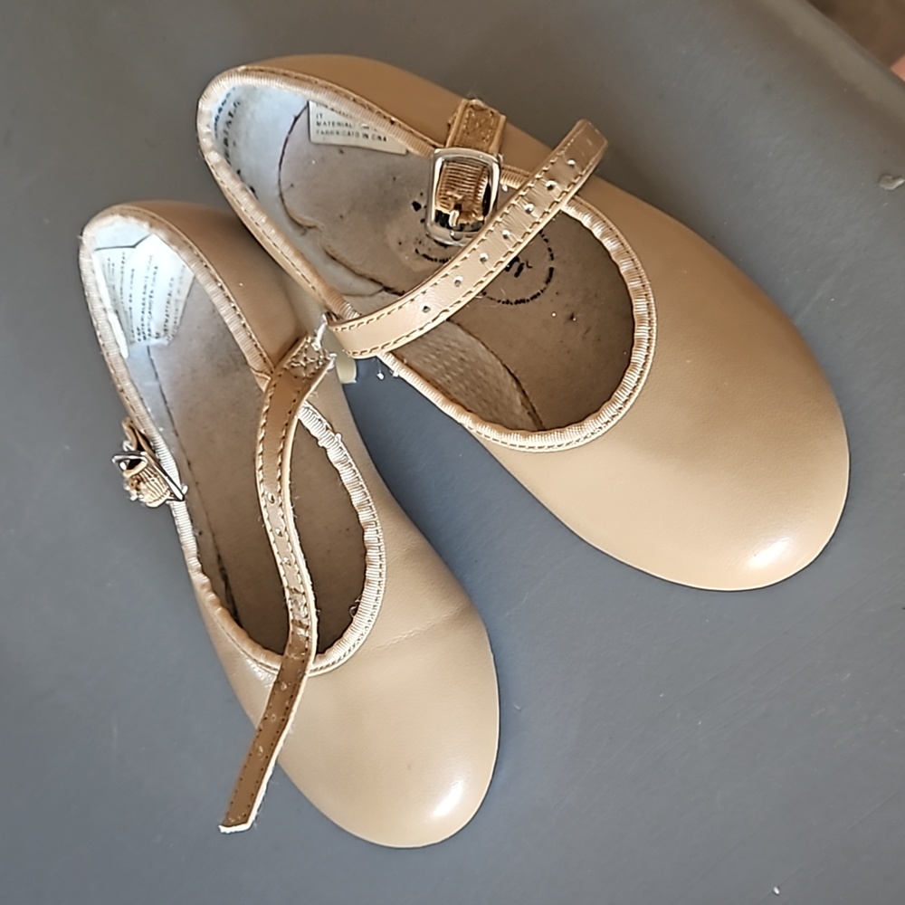 Little girls tap shoes